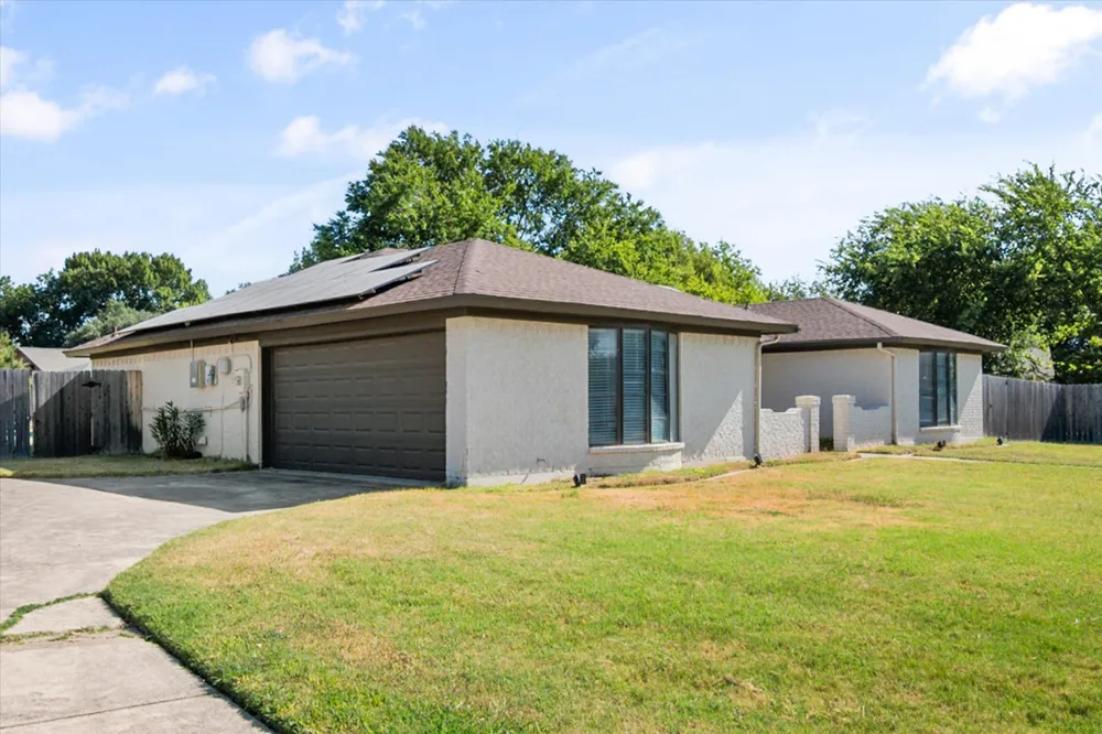 108 Haywood Drive Benbrook, TX 76126