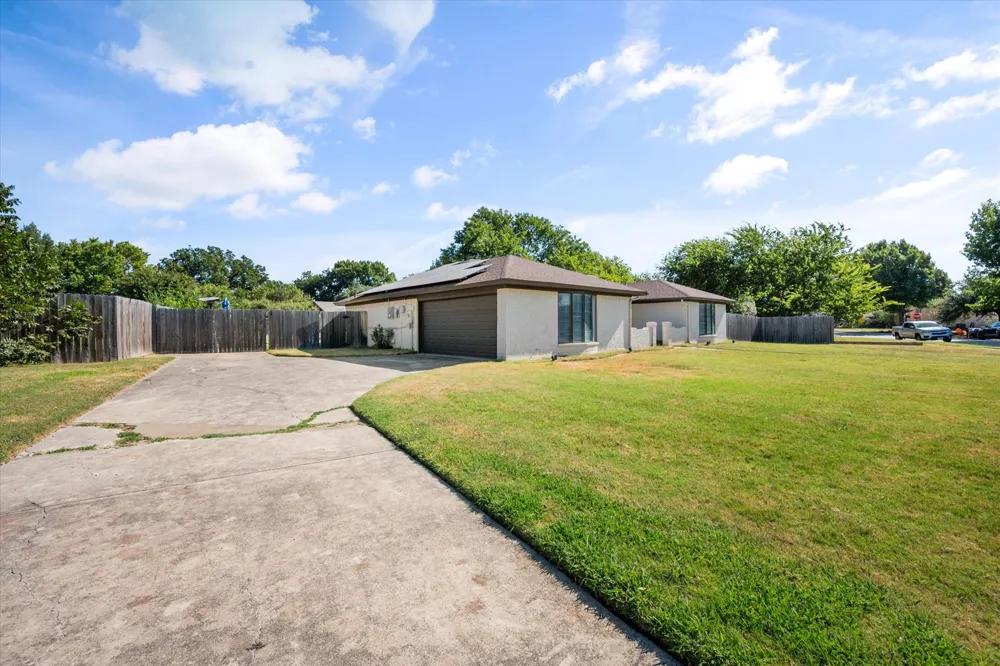 108 Haywood Drive Benbrook, TX 76126
