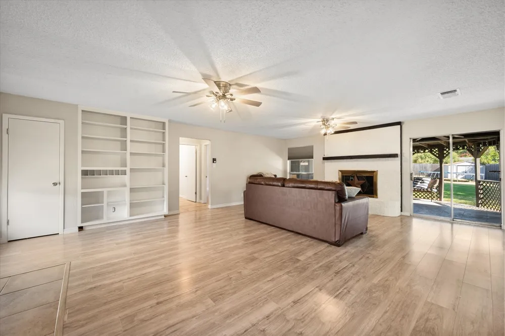 108 Haywood Drive Benbrook, TX 76126