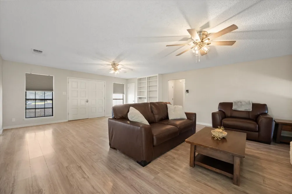 108 Haywood Drive Benbrook, TX 76126