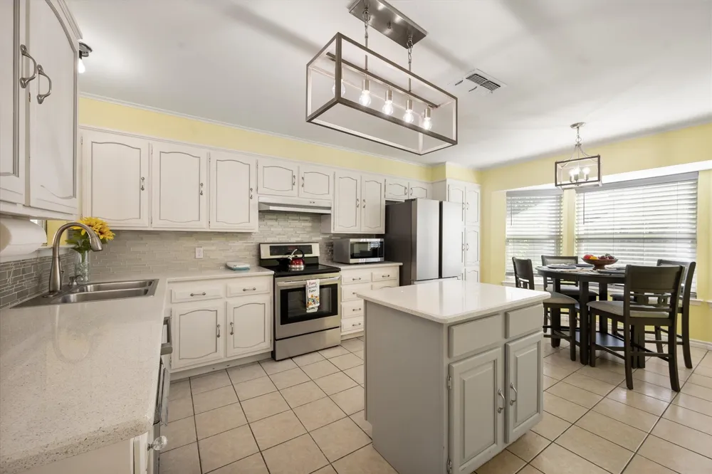 108 Haywood Drive Benbrook, TX 76126