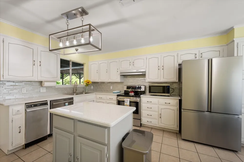 108 Haywood Drive Benbrook, TX 76126