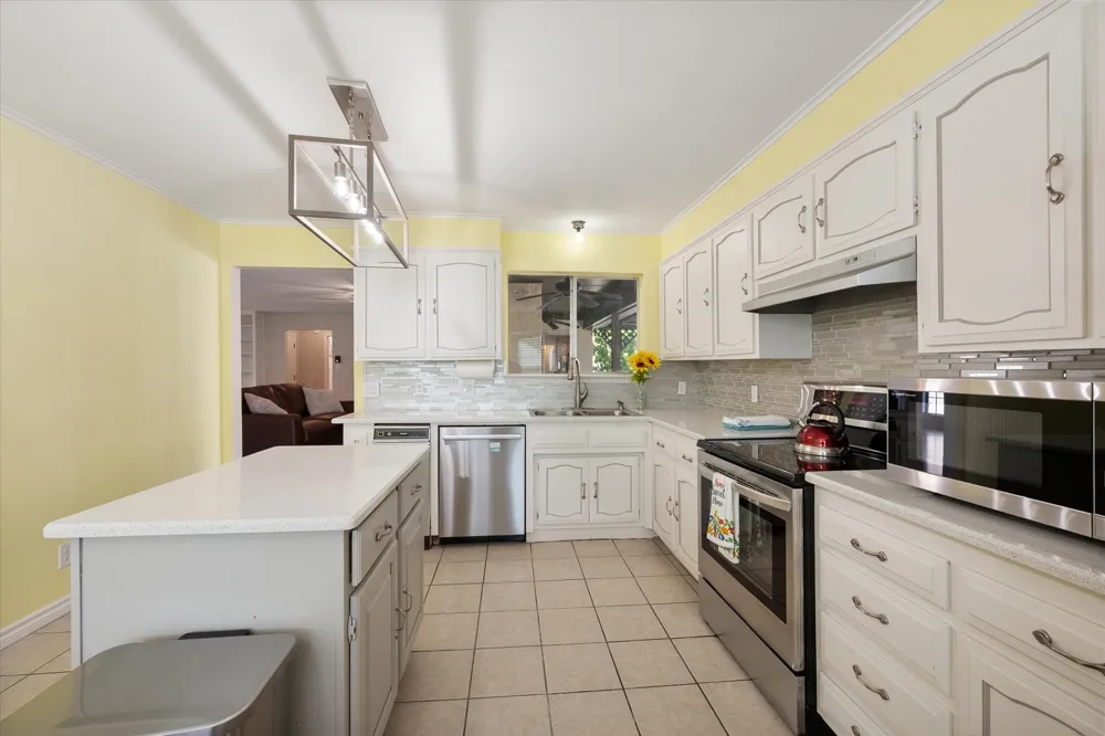 108 Haywood Drive Benbrook, TX 76126