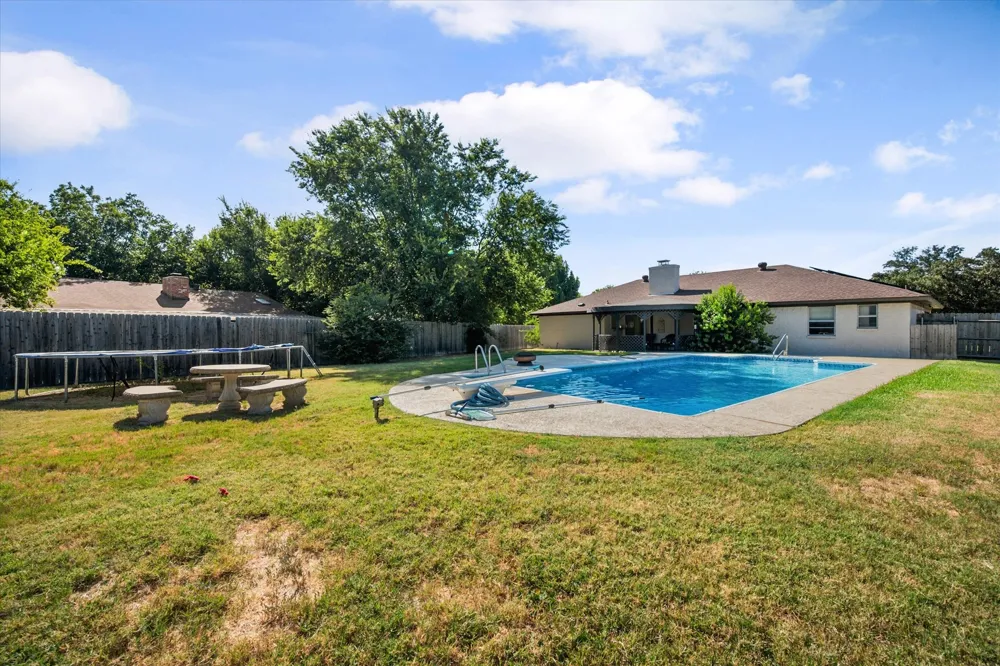 108 Haywood Drive Benbrook, TX 76126