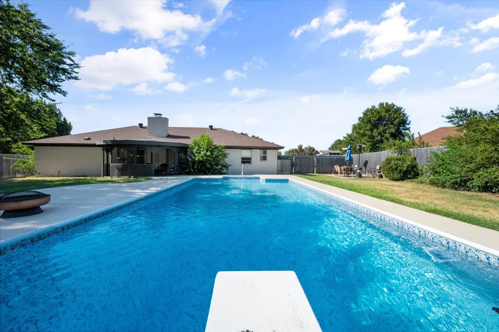 108 Haywood Drive Benbrook, TX 76126