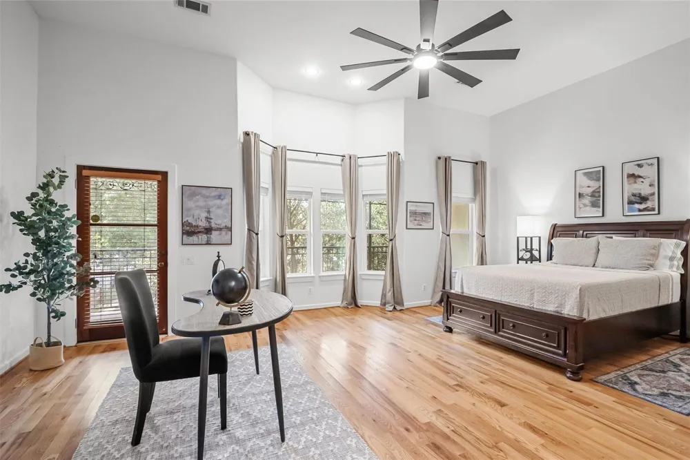 4420 Blossom Street Houston, TX 77007