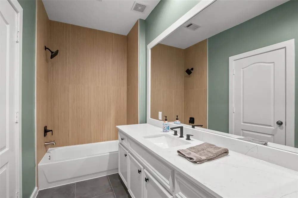 4420 Blossom Street Houston, TX 77007