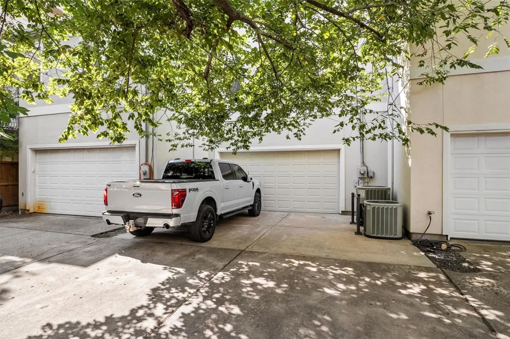 4420 Blossom Street Houston, TX 77007