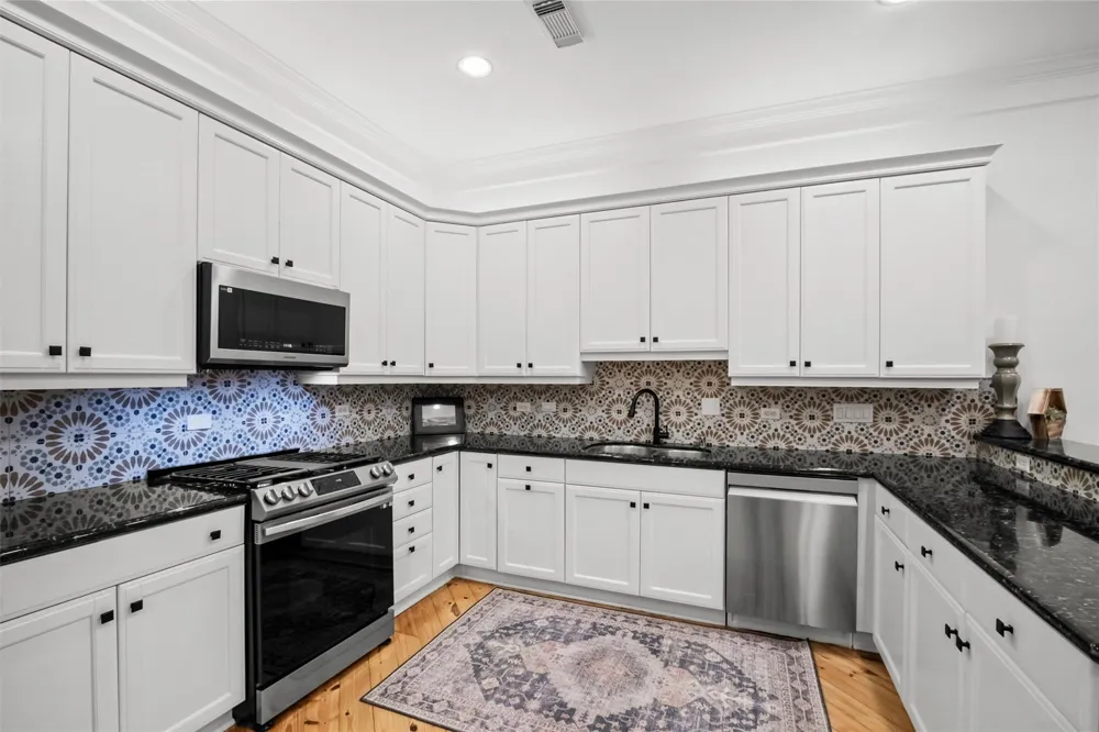 4420 Blossom Street Houston, TX 77007