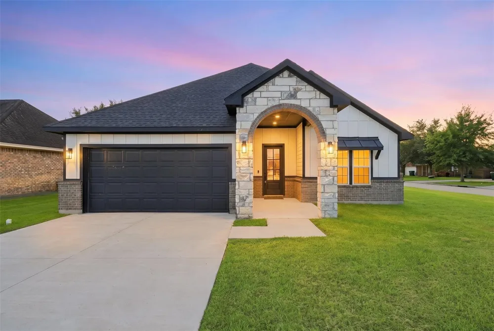 36 Prairie Oaks Drive La Marque, TX 77510