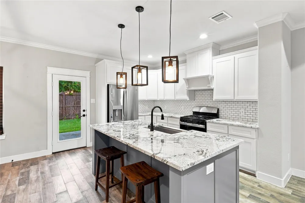 36 Prairie Oaks Drive La Marque, TX 77510