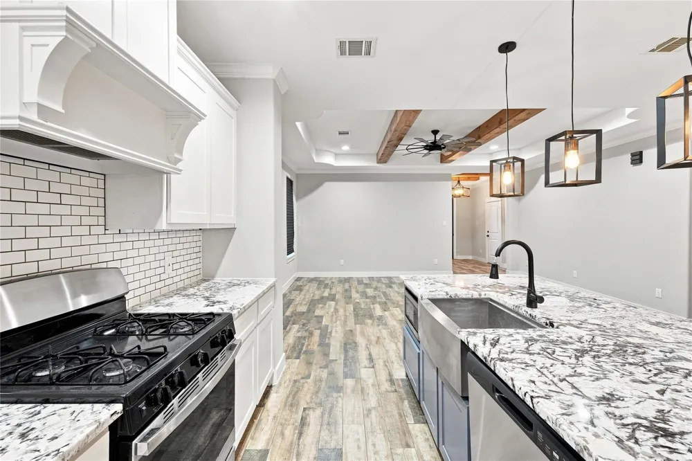 36 Prairie Oaks Drive La Marque, TX 77510