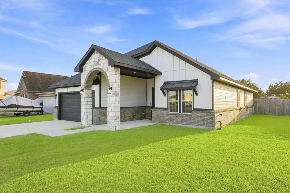 36 Prairie Oaks Drive La Marque, TX 77510