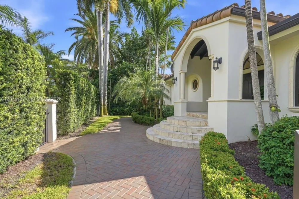 2532 NW Lake Ave Miami Beach, FL 33140