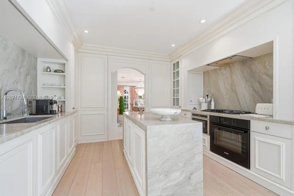 2532 NW Lake Ave Miami Beach, FL 33140