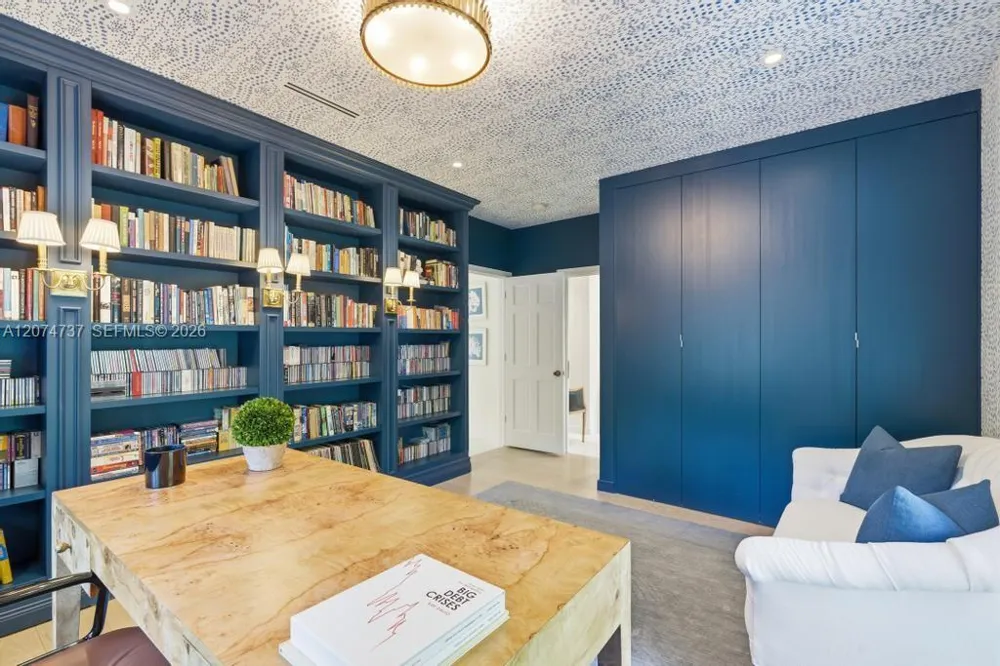 2532 NW Lake Ave Miami Beach, FL 33140