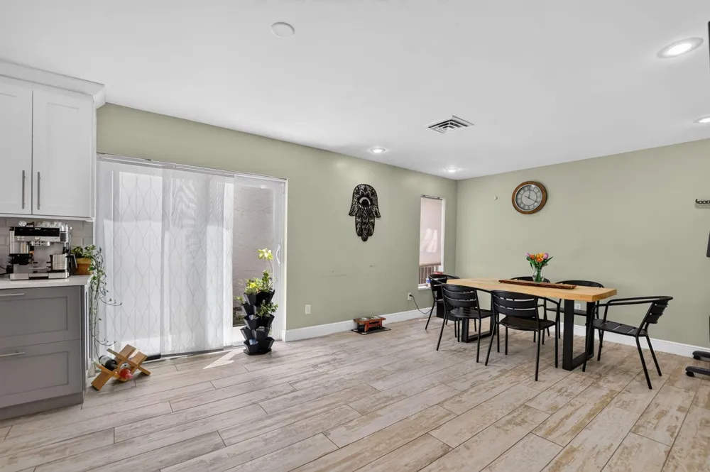 10426 BUENA VENTURA DRIVE Boca Raton, FL 33498