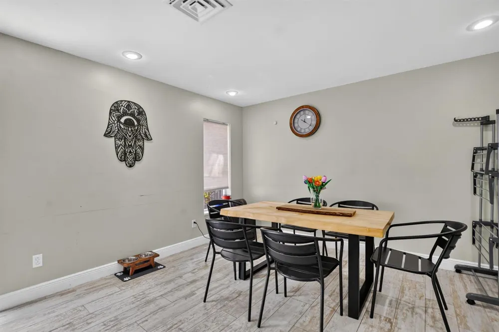 10426 BUENA VENTURA DRIVE Boca Raton, FL 33498