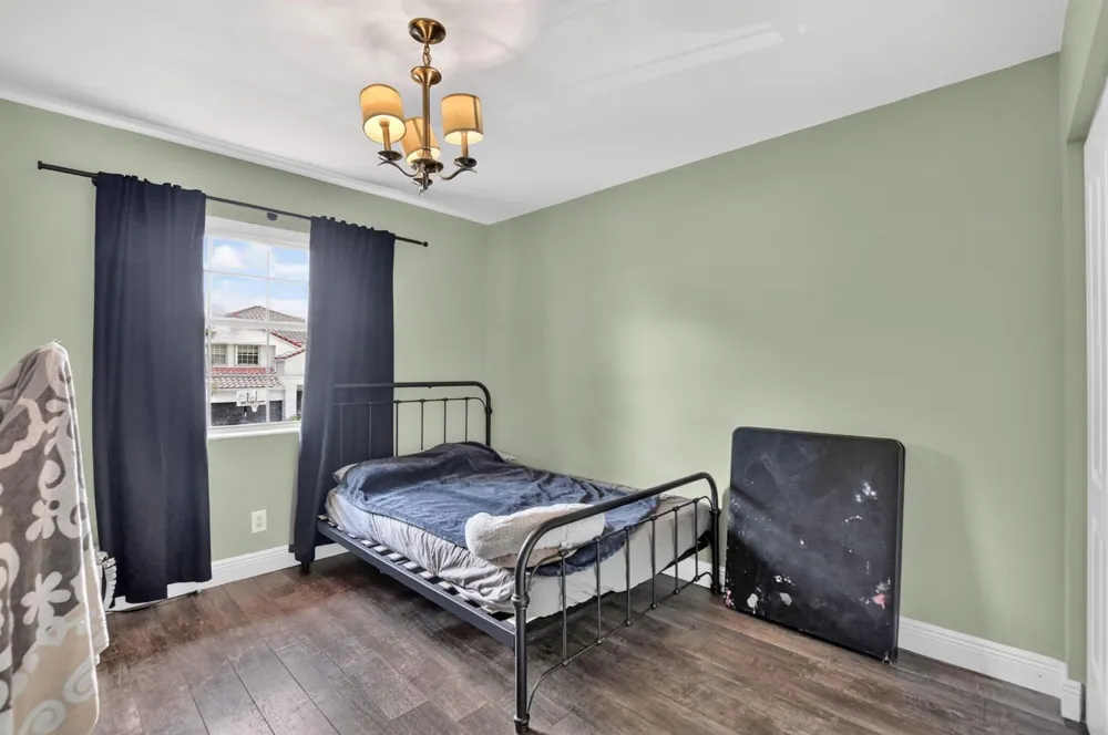 10426 BUENA VENTURA DRIVE Boca Raton, FL 33498