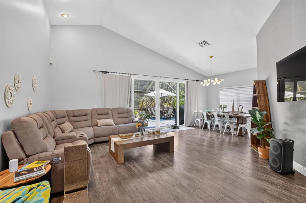 10426 BUENA VENTURA DRIVE Boca Raton, FL 33498