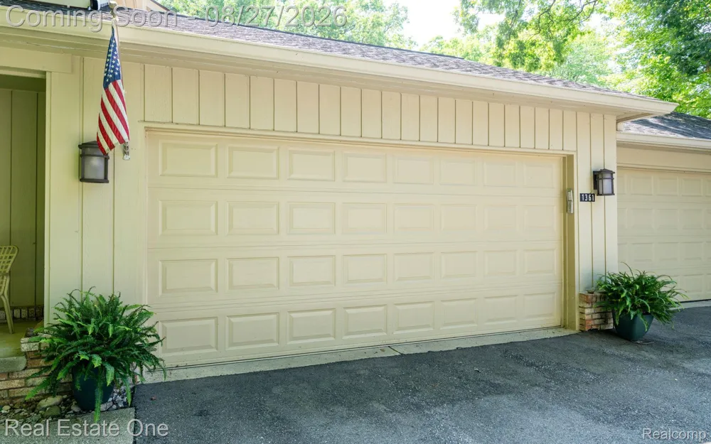 1361 Knollcrest Circle Bloomfield Charter Township, MI 48304