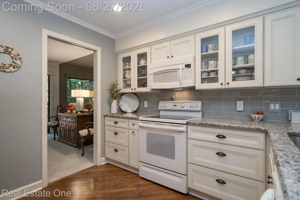 1361 Knollcrest Circle Bloomfield Charter Township, MI 48304