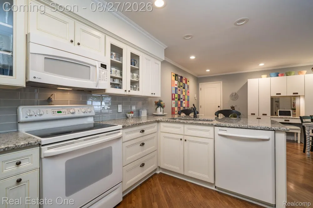 1361 Knollcrest Circle Bloomfield Charter Township, MI 48304
