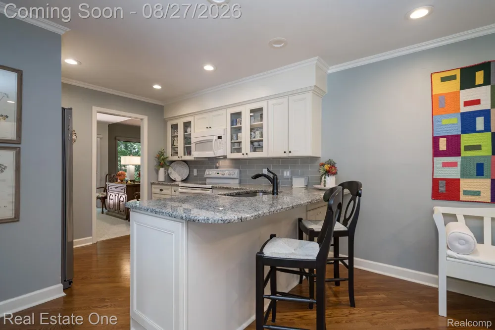 1361 Knollcrest Circle Bloomfield Charter Township, MI 48304