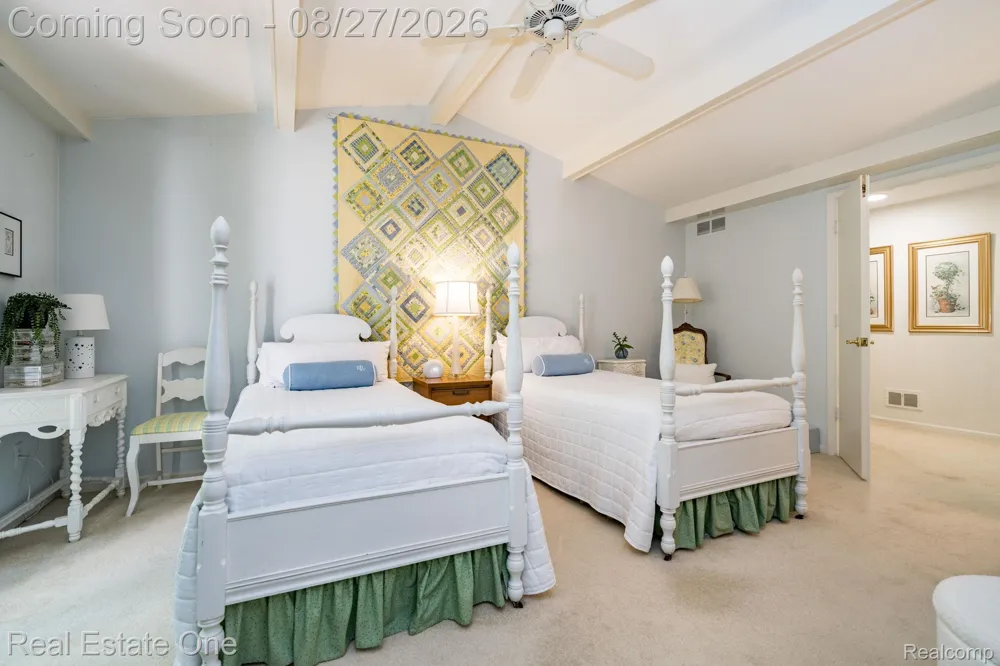 1361 Knollcrest Circle Bloomfield Charter Township, MI 48304