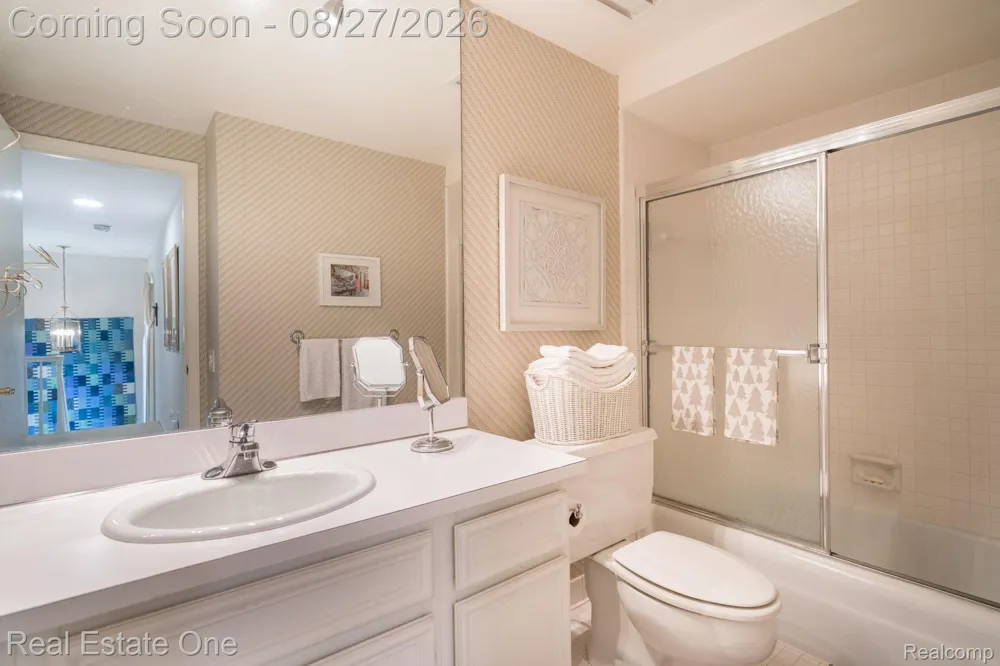 1361 Knollcrest Circle Bloomfield Charter Township, MI 48304