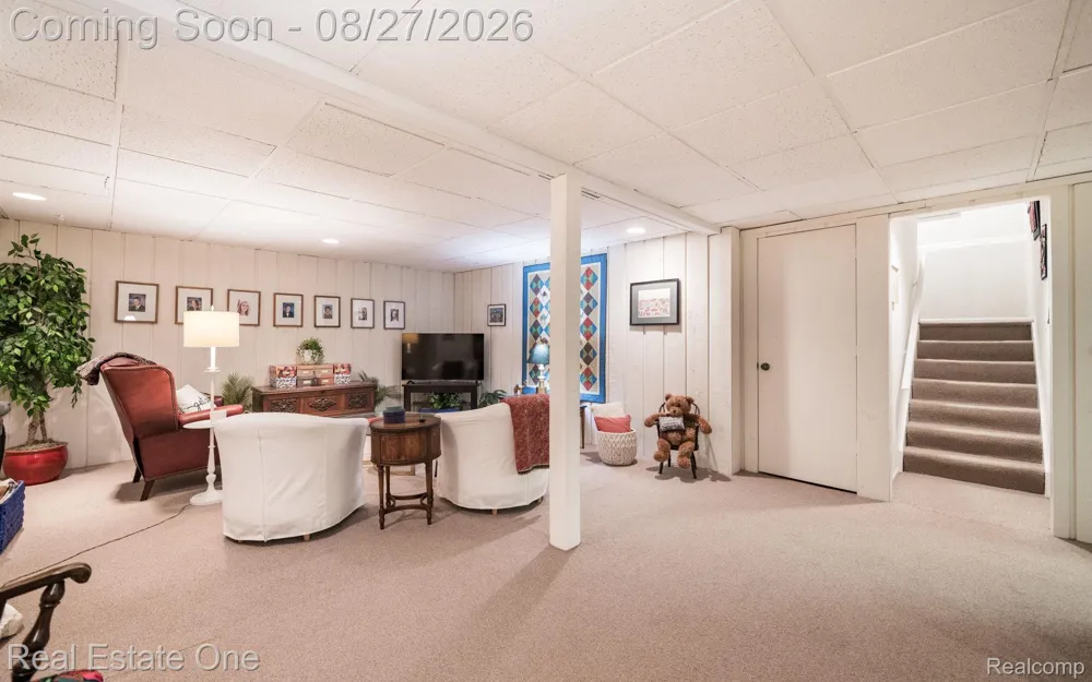 1361 Knollcrest Circle Bloomfield Charter Township, MI 48304
