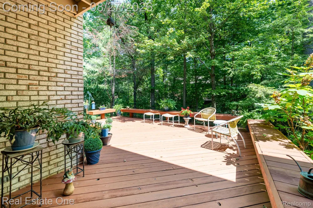 1361 Knollcrest Circle Bloomfield Charter Township, MI 48304