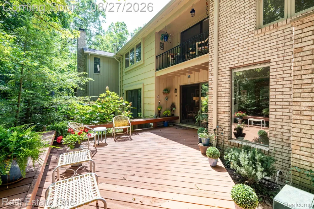 1361 Knollcrest Circle Bloomfield Charter Township, MI 48304