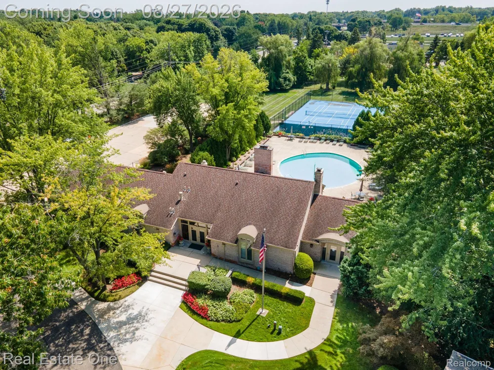 1361 Knollcrest Circle Bloomfield Charter Township, MI 48304