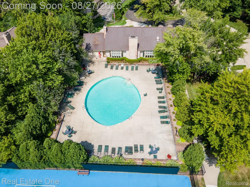1361 Knollcrest Circle Bloomfield Charter Township, MI 48304