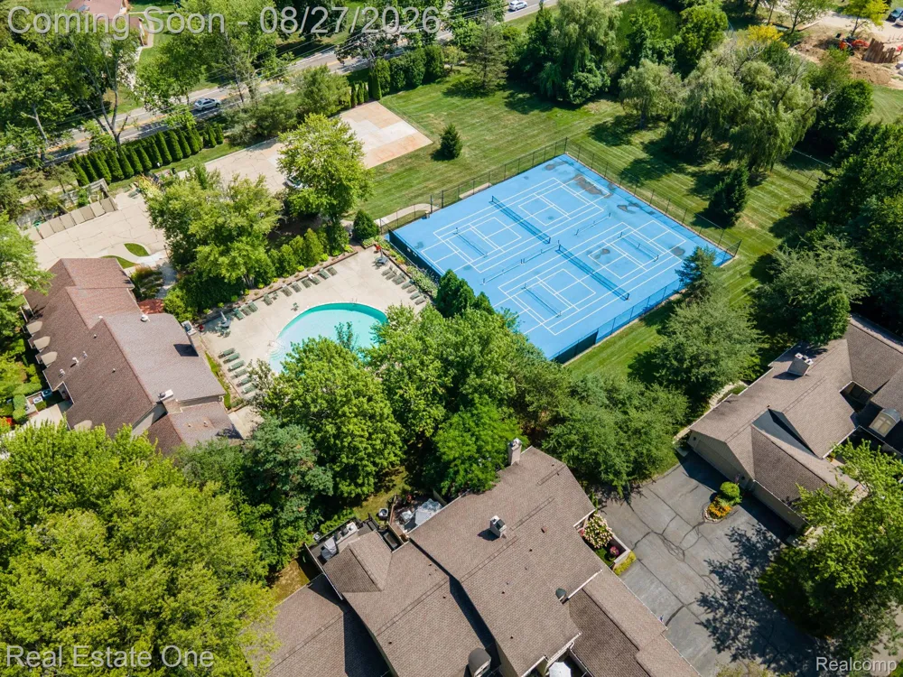 1361 Knollcrest Circle Bloomfield Charter Township, MI 48304