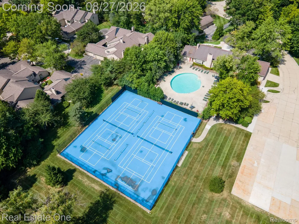 1361 Knollcrest Circle Bloomfield Charter Township, MI 48304