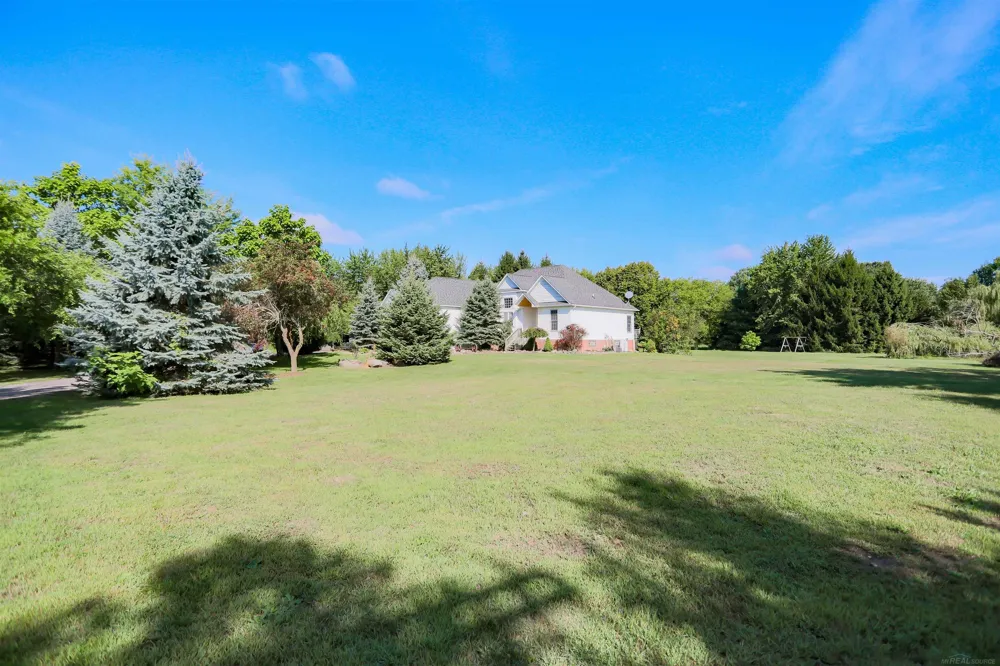 18475 Pratt Road Armada Township, MI 48005