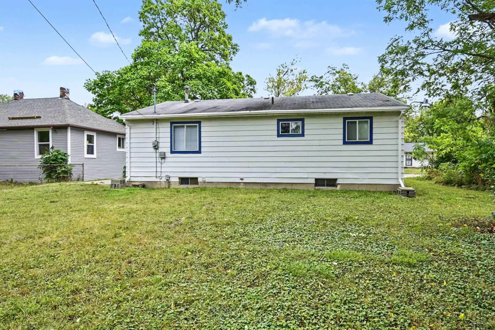 3215 Grant Street Saginaw City, MI 48601