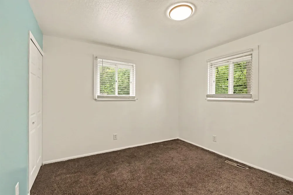 3215 Grant Street Saginaw City, MI 48601
