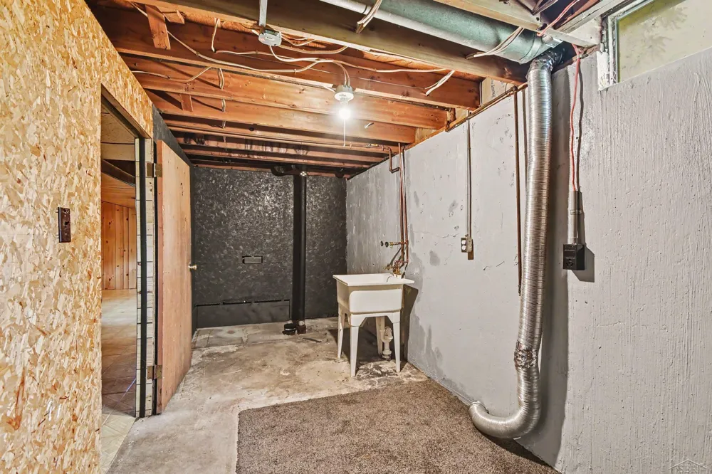 3215 Grant Street Saginaw City, MI 48601