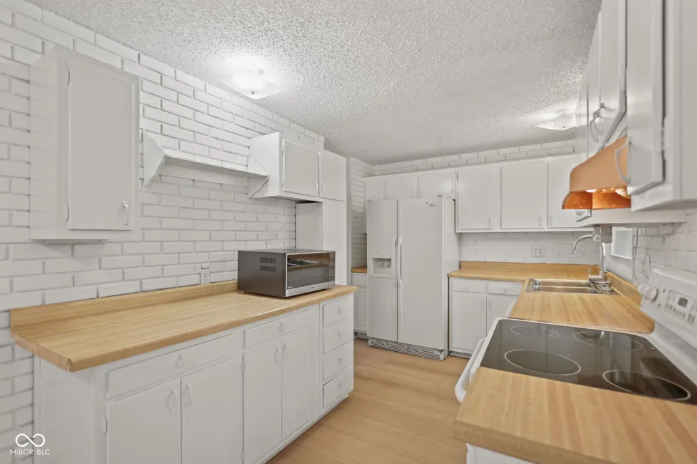 8856 Moll Drive Fishers, IN 46038