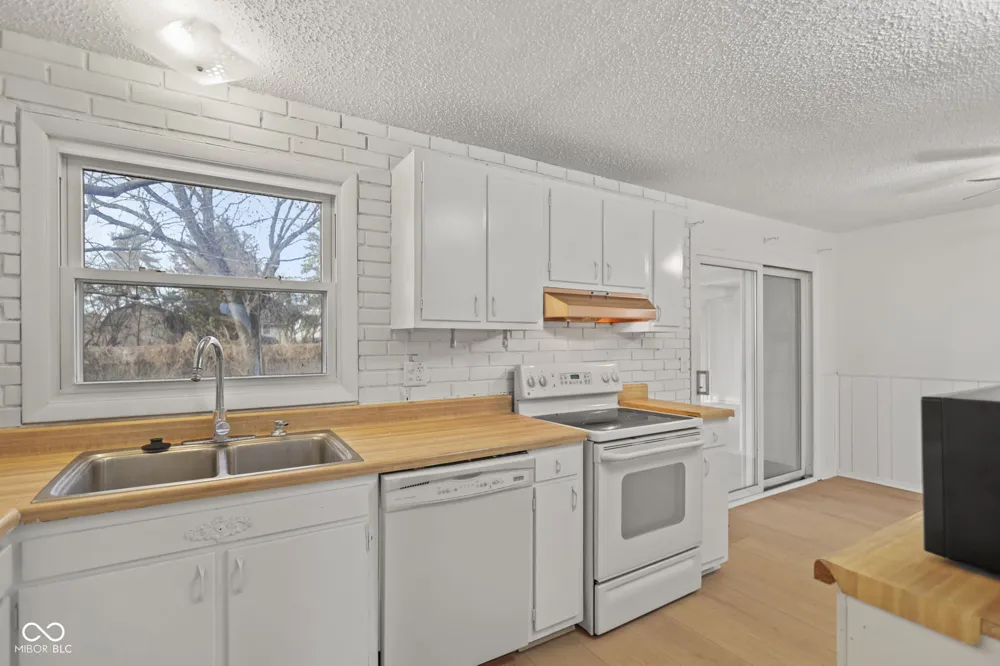 8856 Moll Drive Fishers, IN 46038