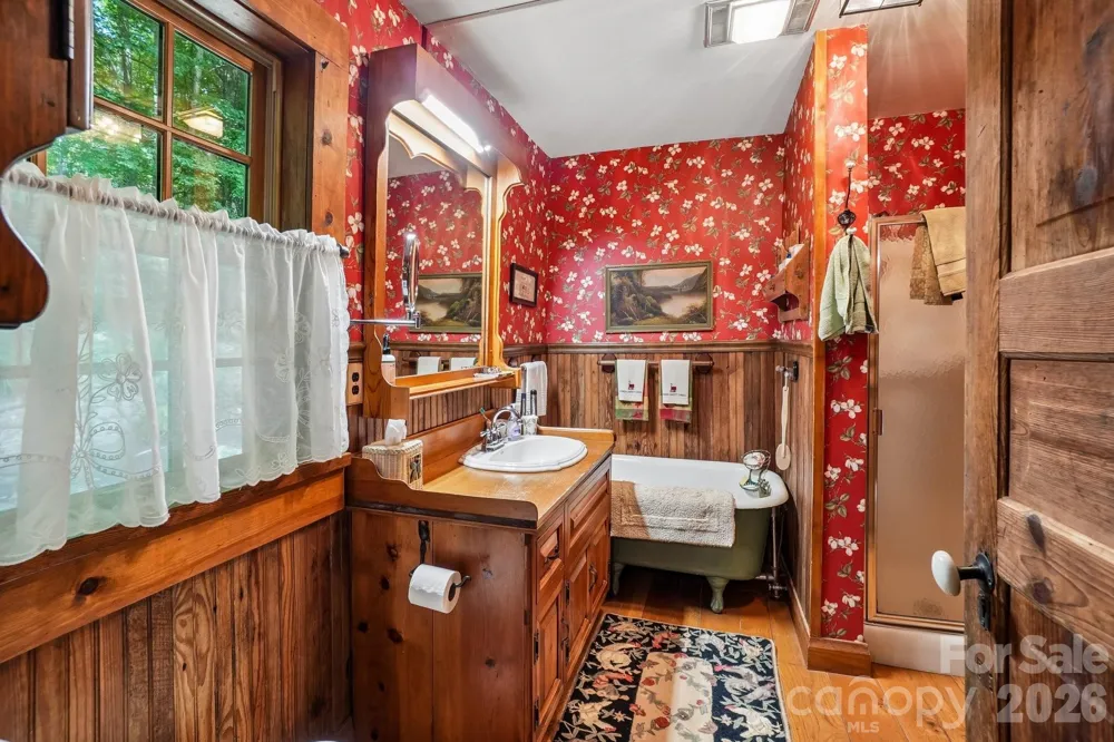 311 Wonderly Lane Mars Hill, NC 28754