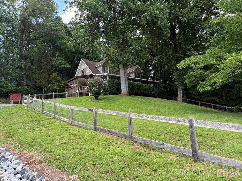 206 Bethabara Loop Hayesville, NC 28904