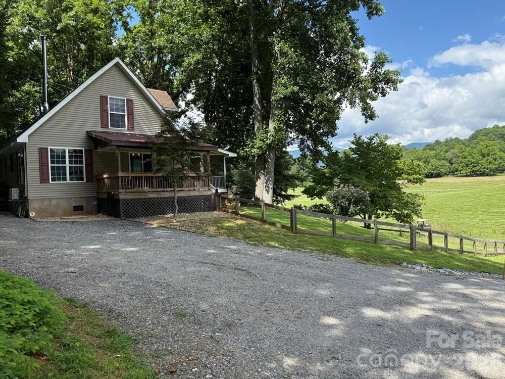 206 Bethabara Loop Hayesville, NC 28904