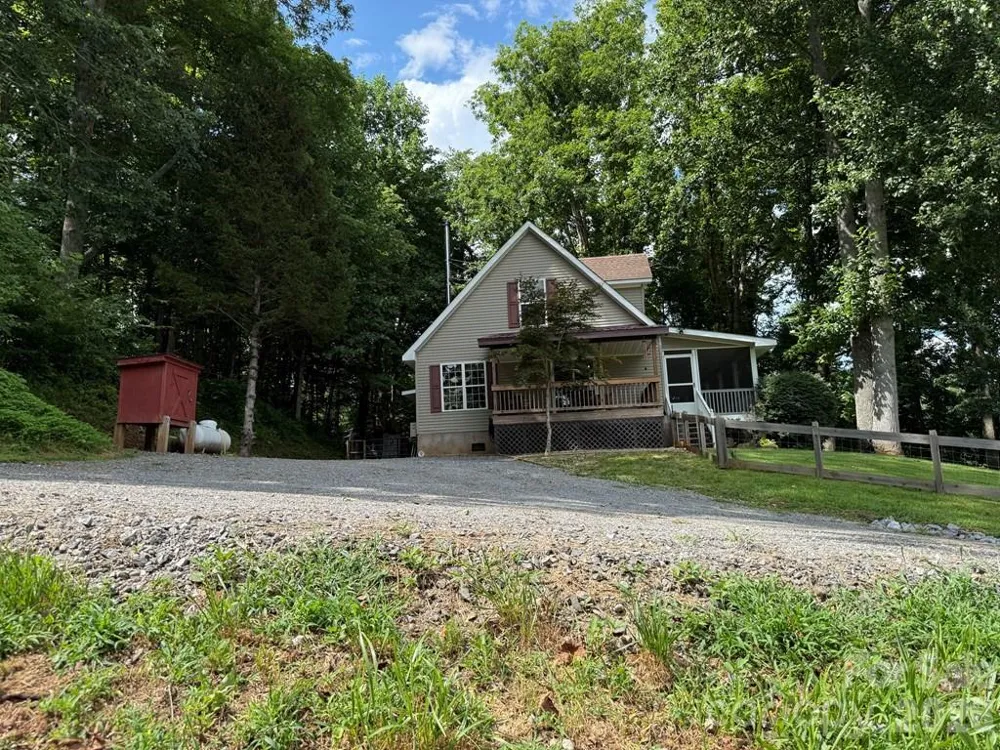 206 Bethabara Loop Hayesville, NC 28904