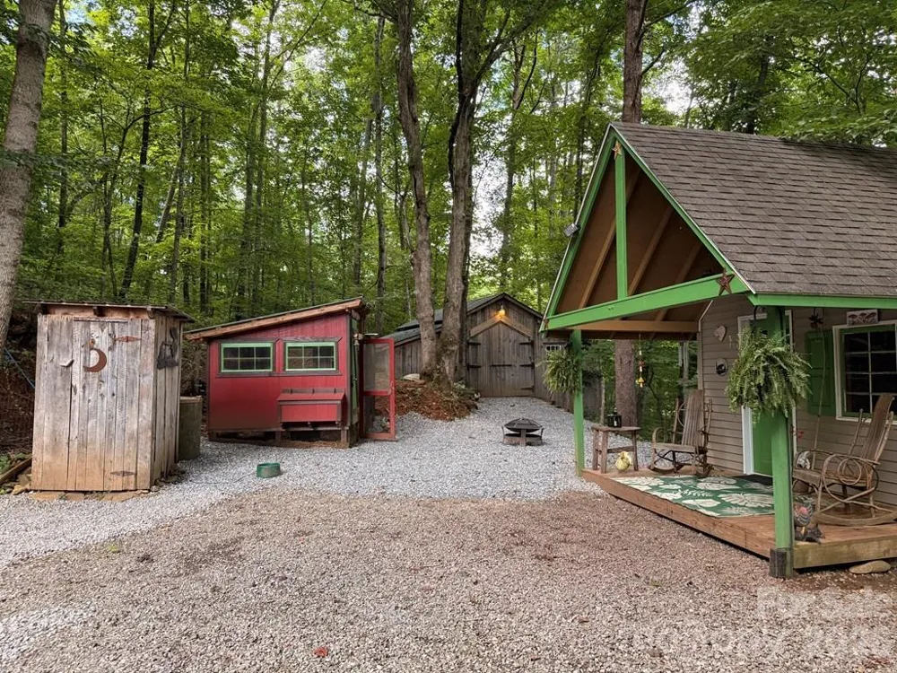 206 Bethabara Loop Hayesville, NC 28904
