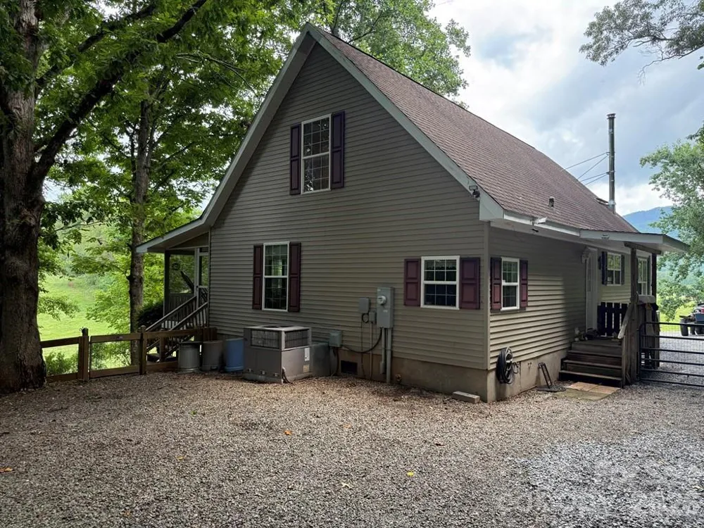 206 Bethabara Loop Hayesville, NC 28904