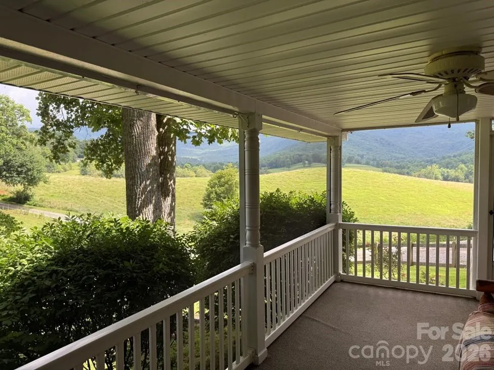 206 Bethabara Loop Hayesville, NC 28904